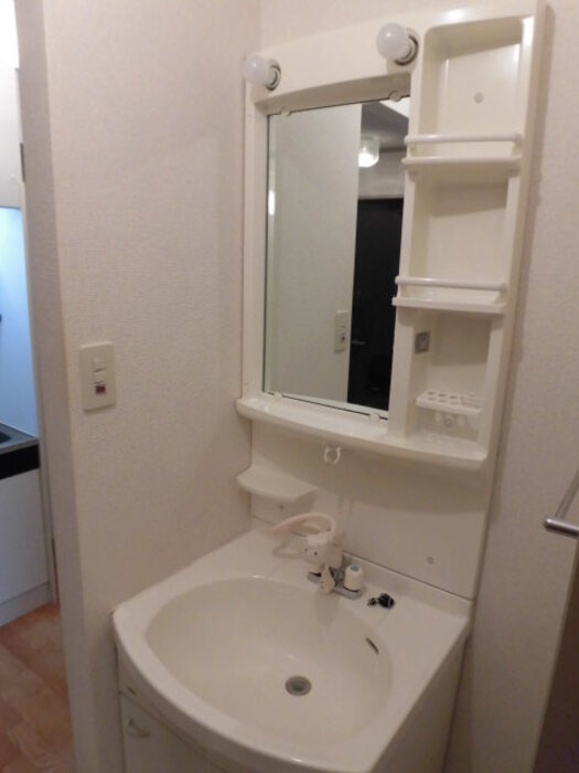 セジュール峯の浦の洗面所|明るい洗面所です★