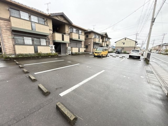 ニューポワール　Ａ/Ｂ/Ｃの駐車場|駐車場