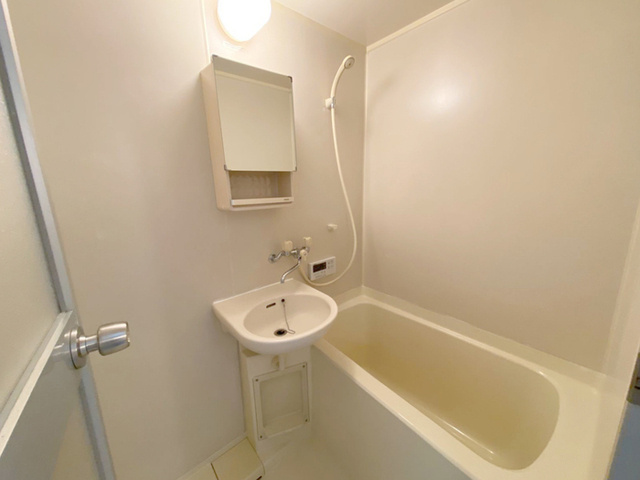 ジュネス山本の浴室|ユニットバスです