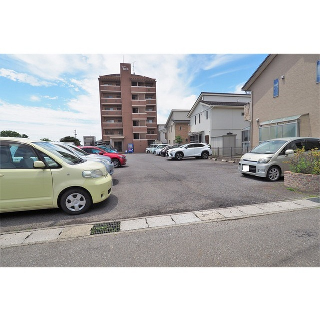 ラナ・清水野の駐車場