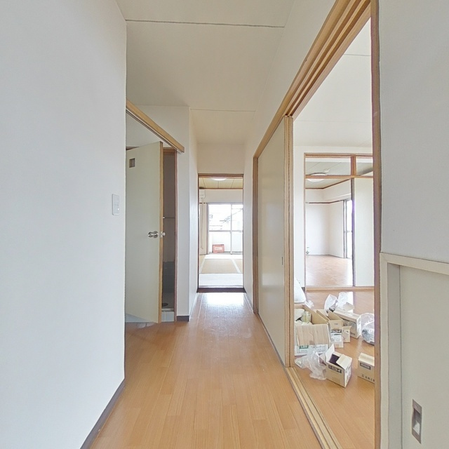 岐阜市福光東３丁目のアパートの玄関