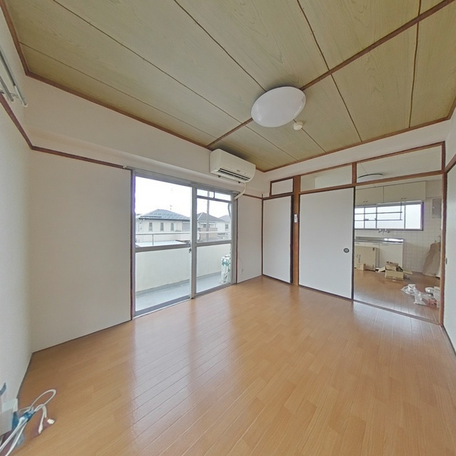 岐阜市福光東３丁目のアパートの居間・リビング