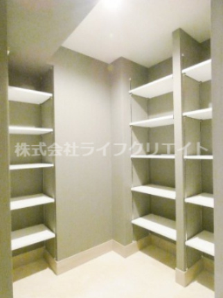 LUXENA八王子寺町の玄関