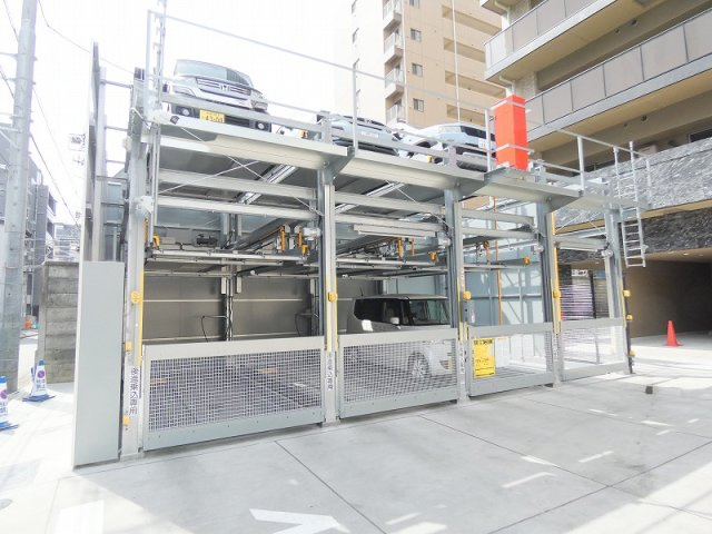 LUXENA八王子寺町の駐車場