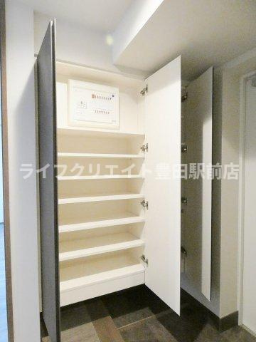 LUXENA八王子寺町の玄関