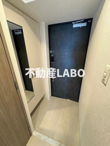 エスリード大阪フェリスの玄関