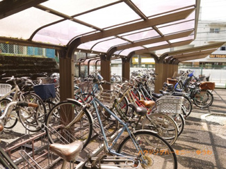 【その他共用部分】 | 敷地内に、屋根付きバイク置場があります。