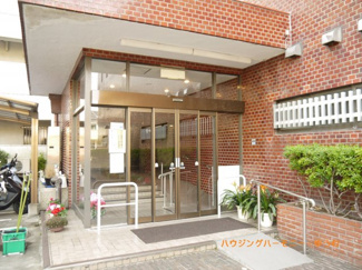 【エントランス】 | バリアフリー仕様の綺麗なエントランス。