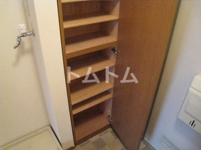 【収納】 | コンフォート津田沼 | 玄関脇のシューズボックス。