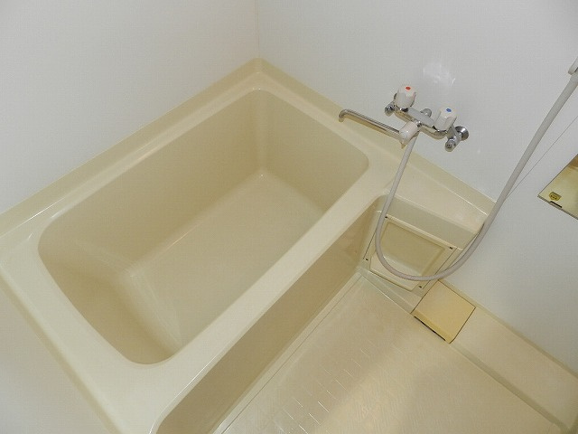 コーポドリーム２の浴室|日々の暮らしに欠かせないお風呂です