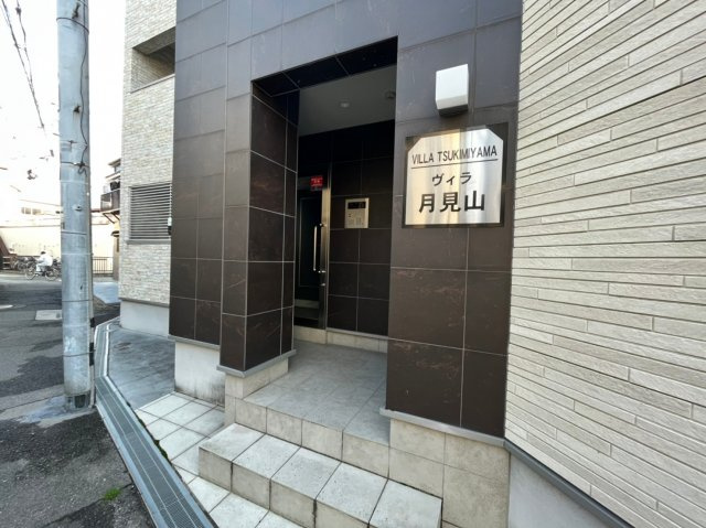ヴィラ月見山のエントランス