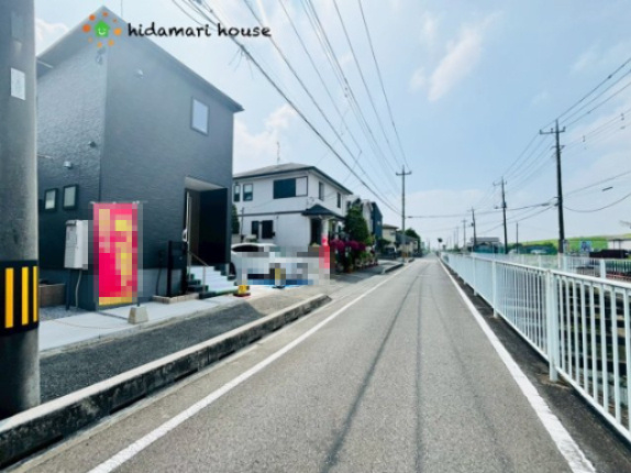 西区中野林　新築戸建　リーブルガーデン01の前面道路含む現地写真