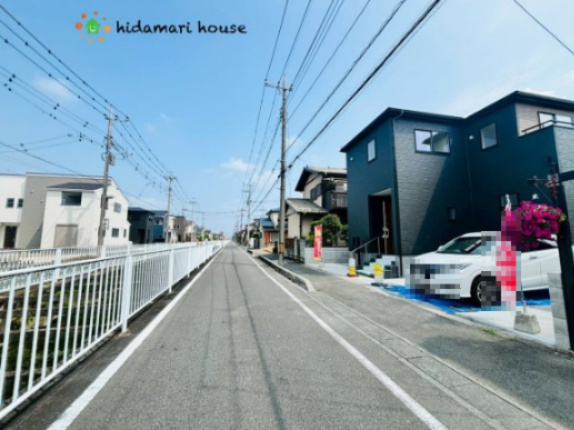 西区中野林　新築戸建　リーブルガーデン01の前面道路含む現地写真