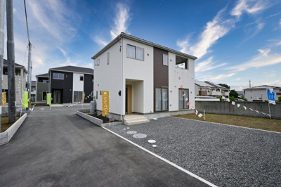 【前面道路含む現地写真】 | アーネストワン　大泉町古海 第10　7号棟 | 住民専用の街区内道路は車どおりが少なく安全です♪