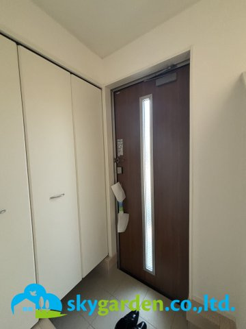 平塚市寺田縄第16　新築戸建　全3棟3号棟の玄関