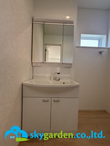 平塚市寺田縄第16　新築戸建　全3棟3号棟の独立洗面台