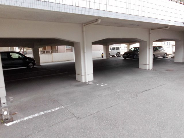 ベルシャンテの駐車場