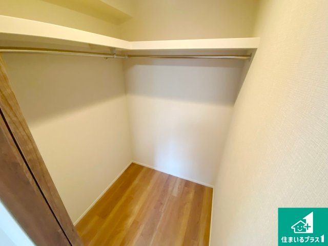 グランクラッセ上野芝向ケ丘の発電・温水設備|給湯器リモコン（浴室側）省エネタイプの給湯器でお湯はり・追い炊き自由自在！お子様から高齢者の方まで、みんなが操作しやすいボタン配置です。