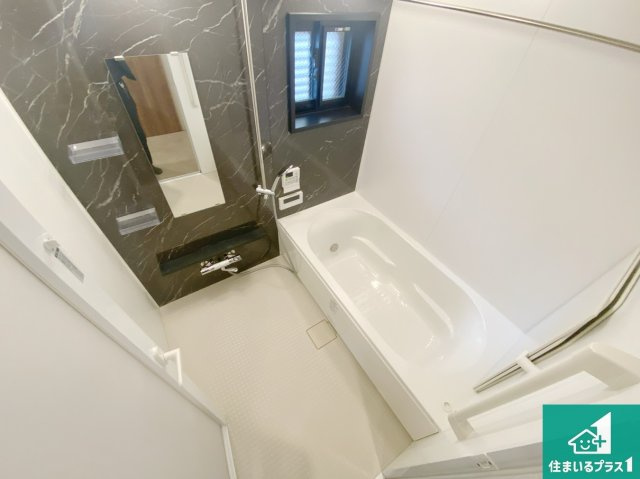 グランクラッセ上野芝向ケ丘の浴室|ゆったりと足を伸ばせる浴室は一日の疲れを癒してくれる大切な空間です。