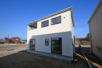 【外観】 | アーネストワン　太田市岩松町 第4　1号棟 | ついに建物完成いたしました！ぜひ一度ご見学ください♪