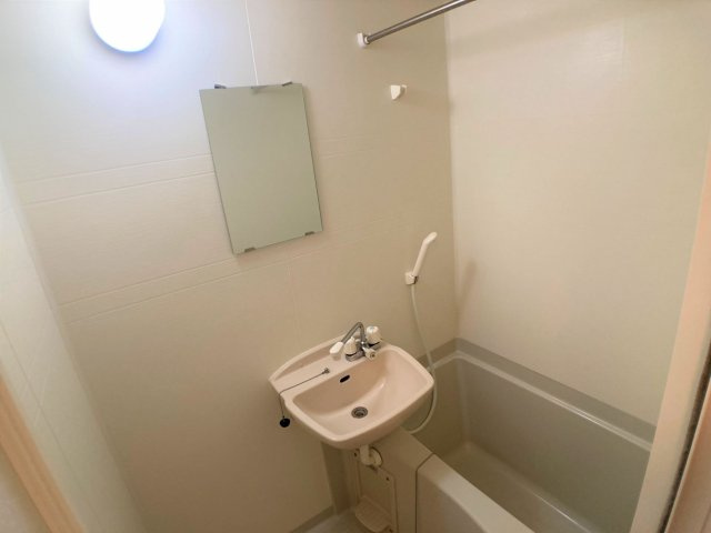 【浴室】 | 設備・使用は号室により異なる為、現況を優先いたします。