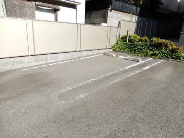 ガーデンヒルズ神戸西の駐車場