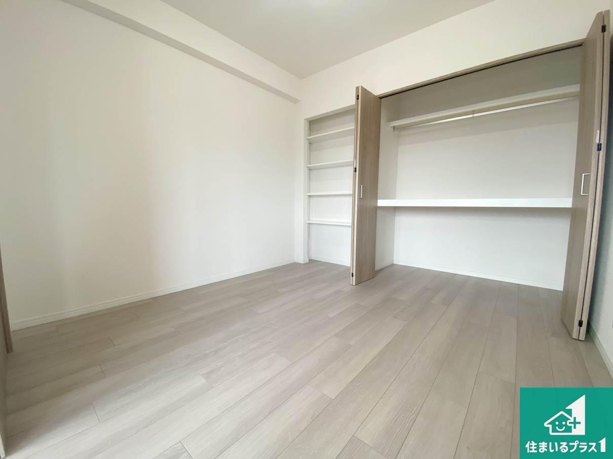 パルティール堺水鳳館の洋室|収納スペースが充実しているので子供の成長に合わせてたくさん収納ができます！家族構成に合わせた様々な活用ができる収納！