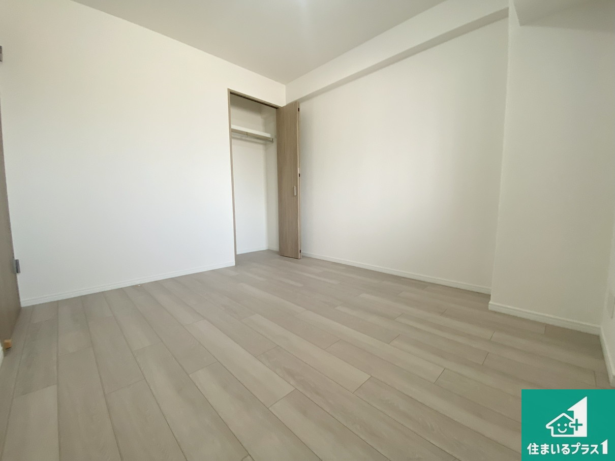 パルティール堺水鳳館の洋室|収納スペースが充実しているので子供の成長に合わせてたくさん収納ができます！家族構成に合わせた様々な活用ができる収納！