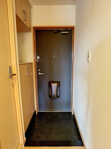 クレストールの玄関