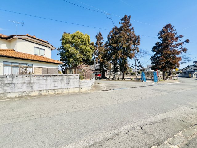 玉村町板井の前面道路含む現地写真|車の通りも少なく、暮らしやすい住環境♪