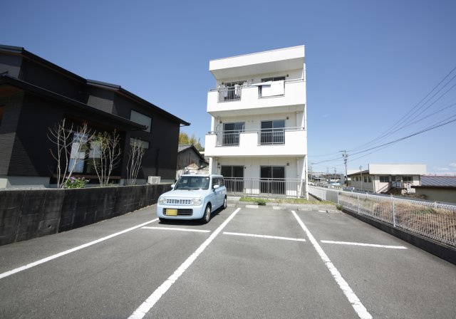 ガーデニアの駐車場