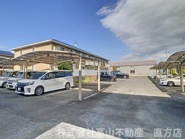 宮若市福丸のアパートの駐車場