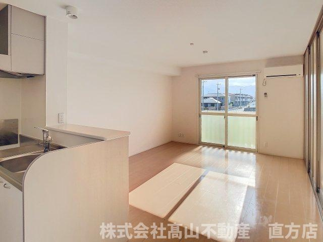 宮若市福丸のアパートの居間・リビング