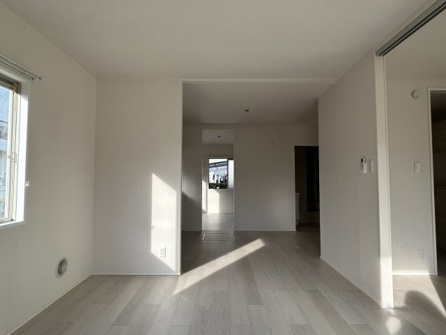 南埼玉郡宮代町笠原１丁目のアパートの居間・リビング