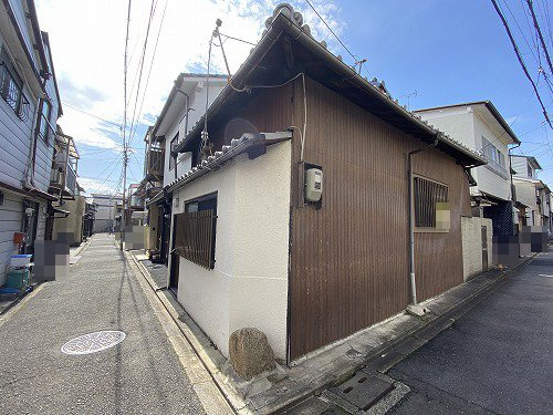 紫野上柏野町 中古戸建の前面道路含む現地写真