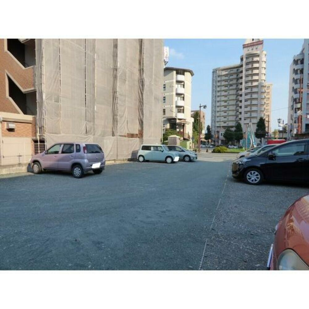 ＬＡ　ＰＡＩＳＩＢＬＥの駐車場