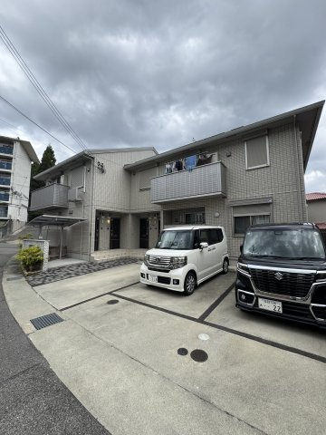 ラーク　ヒルズの駐車場