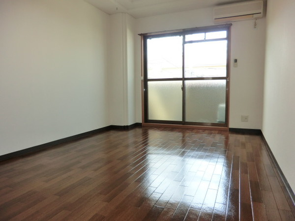 ラウム和泉の居間・リビング|落ち着いた色調のトイレです