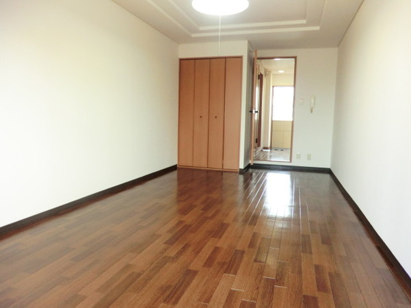 ラウム和泉の洋室|きれいな洋室です