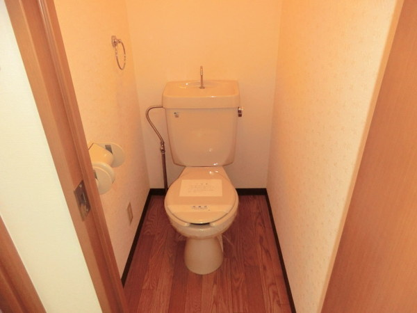 ラウム和泉のトイレ|ゆったり過ごせる居間です