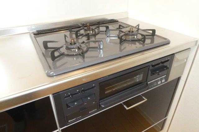 グランマストティアラ　Ｂのキッチン|３口ガスコンロ