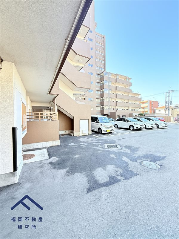 スカイハイツ波多江の駐車場