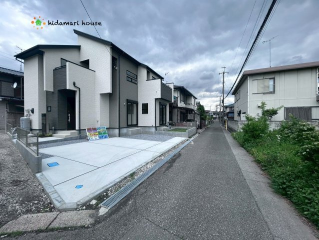 蓮田市黒浜　新築戸建　ブルーミング01の前面道路含む現地写真
