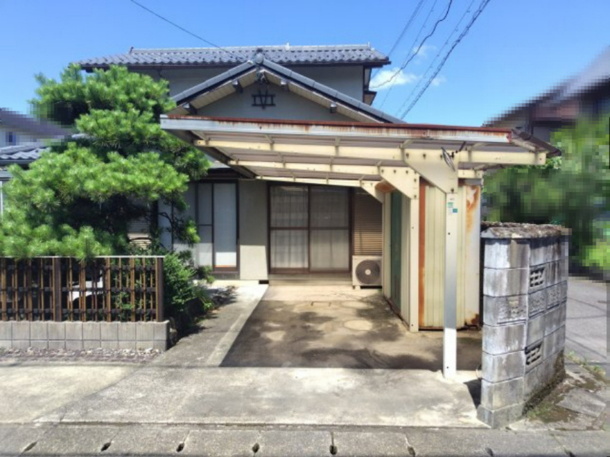 ６２７８１　岐阜市岩崎中古戸建ての駐車場