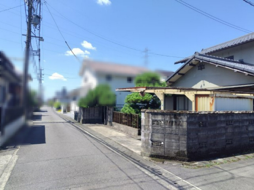 ６２７８１　岐阜市岩崎中古戸建ての前面道路含む現地写真
