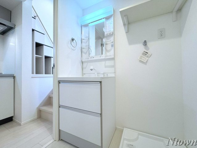 【独立洗面台】 | ハーモニーテラス志賀町Ⅵ | 朝の支度にも助かる、独立の洗髪洗面化粧台