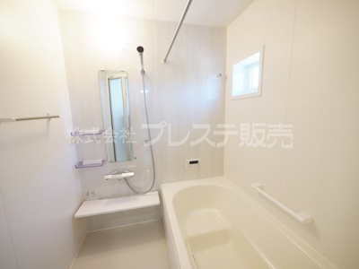 【浴室】 | 生駒市俵口町の新築一戸建 全２区画 | 現地写真（１号地浴室）浴室暖房乾燥機を標準装備！