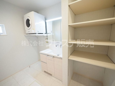 【洗面所】 | 生駒市俵口町の新築一戸建 全２区画 | 現地写真（１号地洗面）シャワー付き洗面化粧台