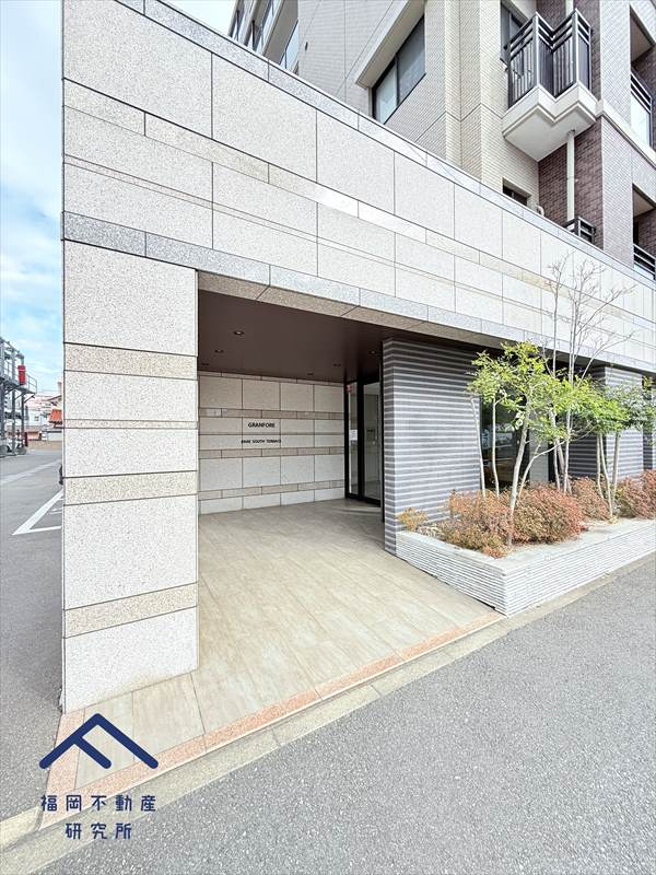 グランフォーレ荒江サウステラスのエントランス