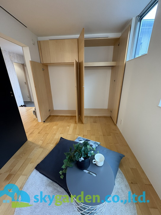 藤沢市鵠沼桜が岡　未入居戸建　全3棟3号棟の洋室